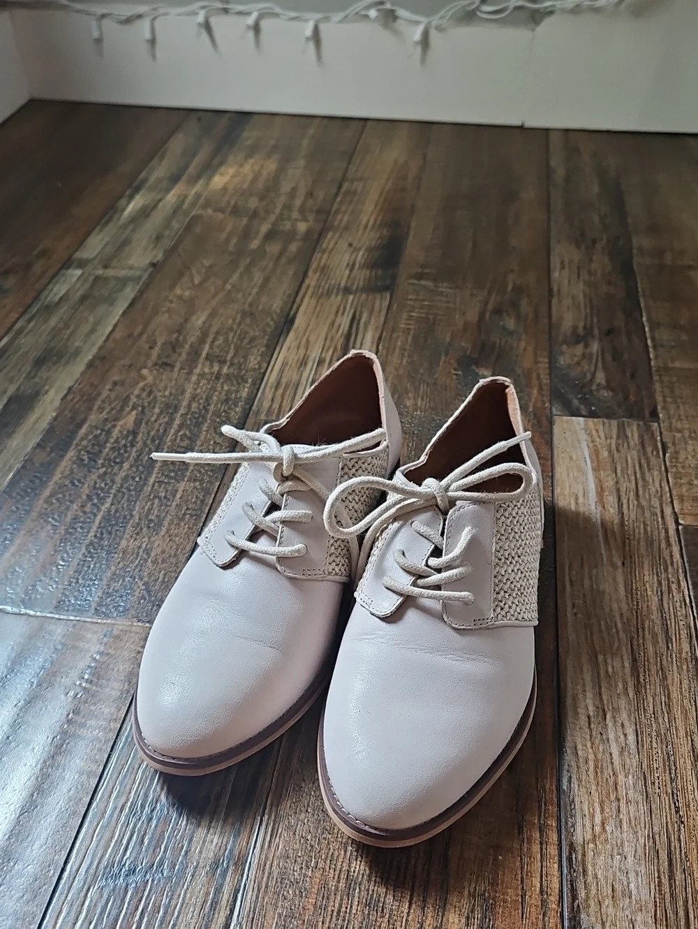Lucky Brand Ivory Leather Women’s Casual Lace-Up Oxford Shoes
